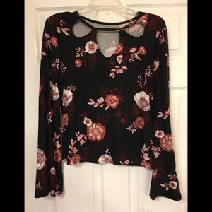 Soft floral shirt with bell sleeves